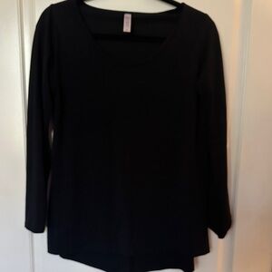 LuLaRoe Lynnae Black Long-Sleeve Scoop Neck Top